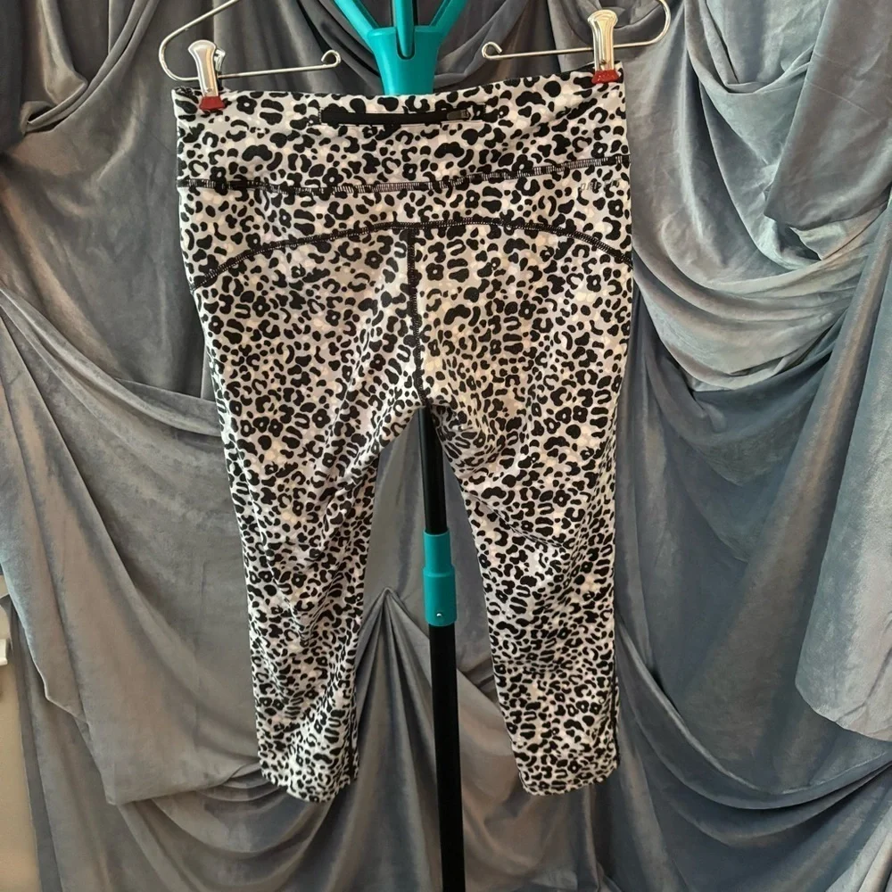 Nike Dri-Fit Leopard Print Legging capris size small